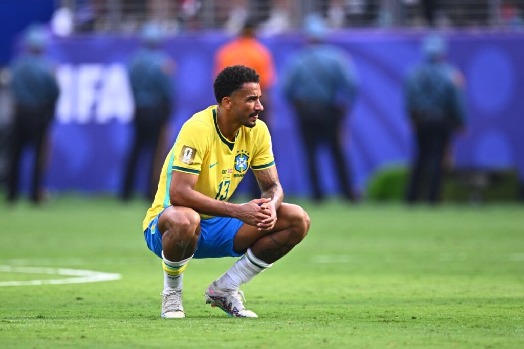danilo-indica-despedida-da-selecao-brasileira-apos-eliminacao-na-copa