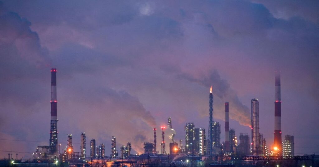 drones-ucranianos-atingem-a-maior-refinaria-de-petroleo-da-russia