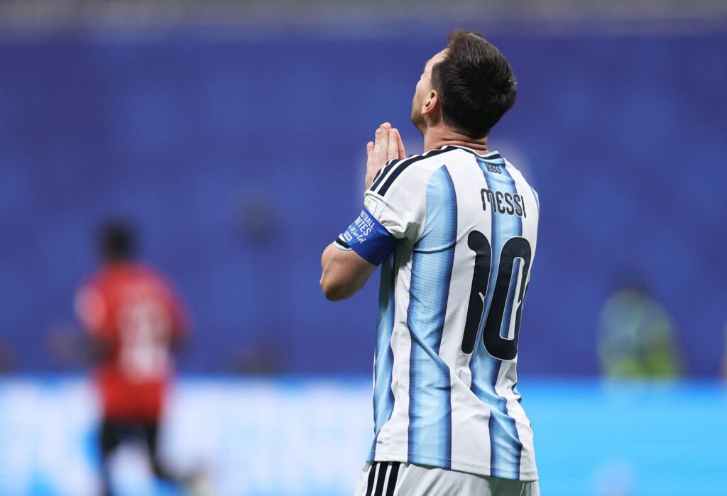 messi-perde-penalti-e-desperdica-chance-de-empatar-contra-egito