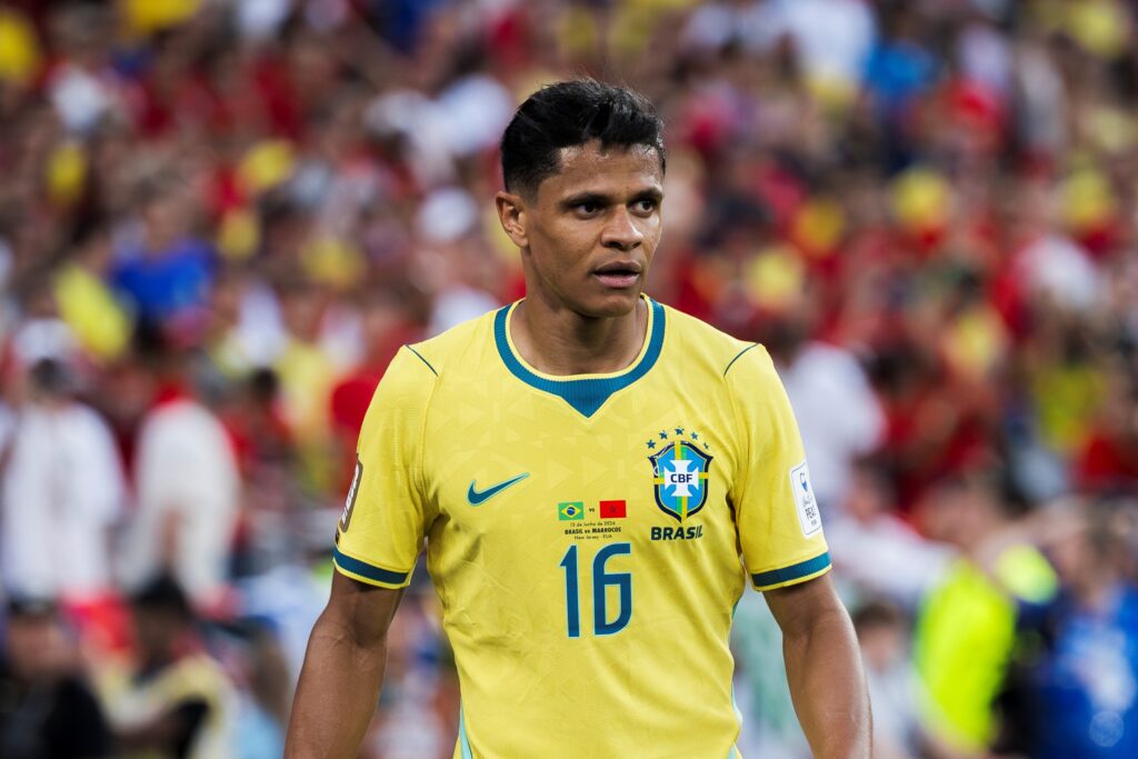 surpresa-do-brasil-na-copa,-douglas-santos-agradece-apoio-da-torcida