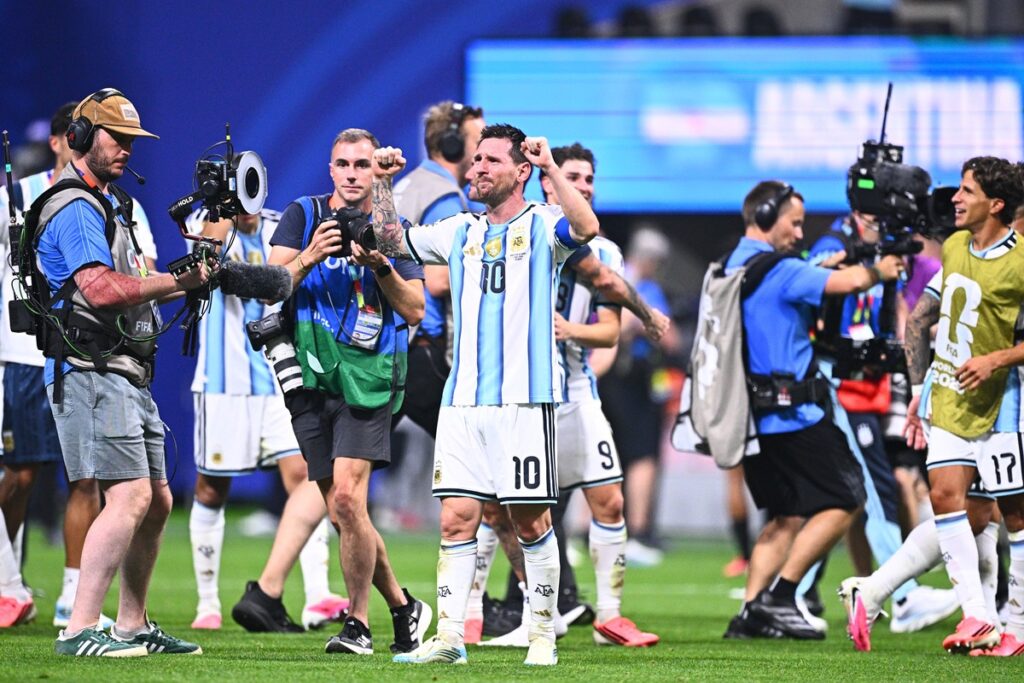 messi-se-emociona-apos-virada-historica-da-argentina-sobre-o-egito