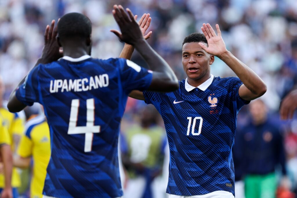 upamecano-cobra-punicao-apos-ataques-racistas-contra-mbappe-na-copa