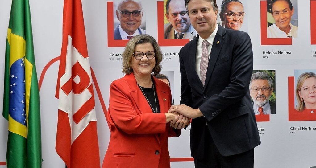 pt-oficializa-camilo-santana-como-novo-lider-no-senado
