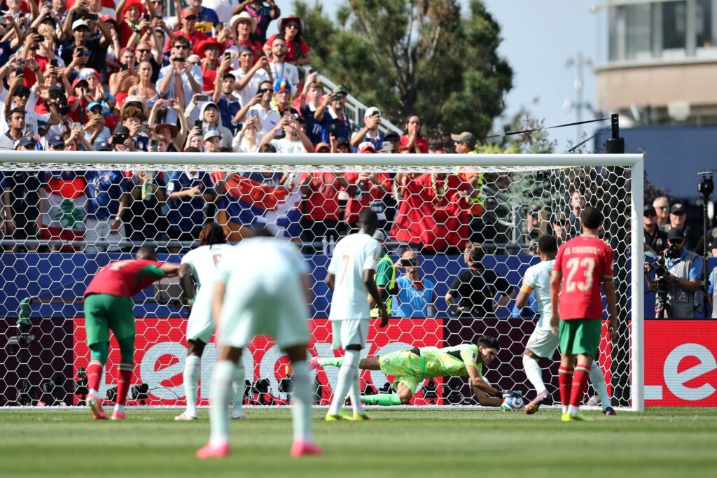 mbappe-erra-cobranca-e-perde-seu-1°-penalti-em-copas-do-mundo