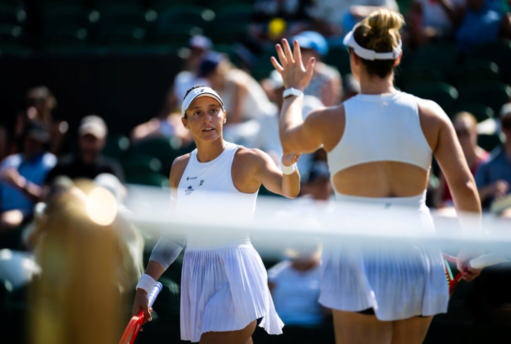 wimbledon:-luisa-stefani-vai-a-final-de-duplas-ao-lado-de-dabrowski