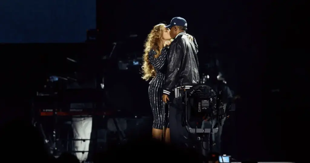 beyonce-e-blue-ivy-fazem-participacao-surpresa-em-show-de-jay-z