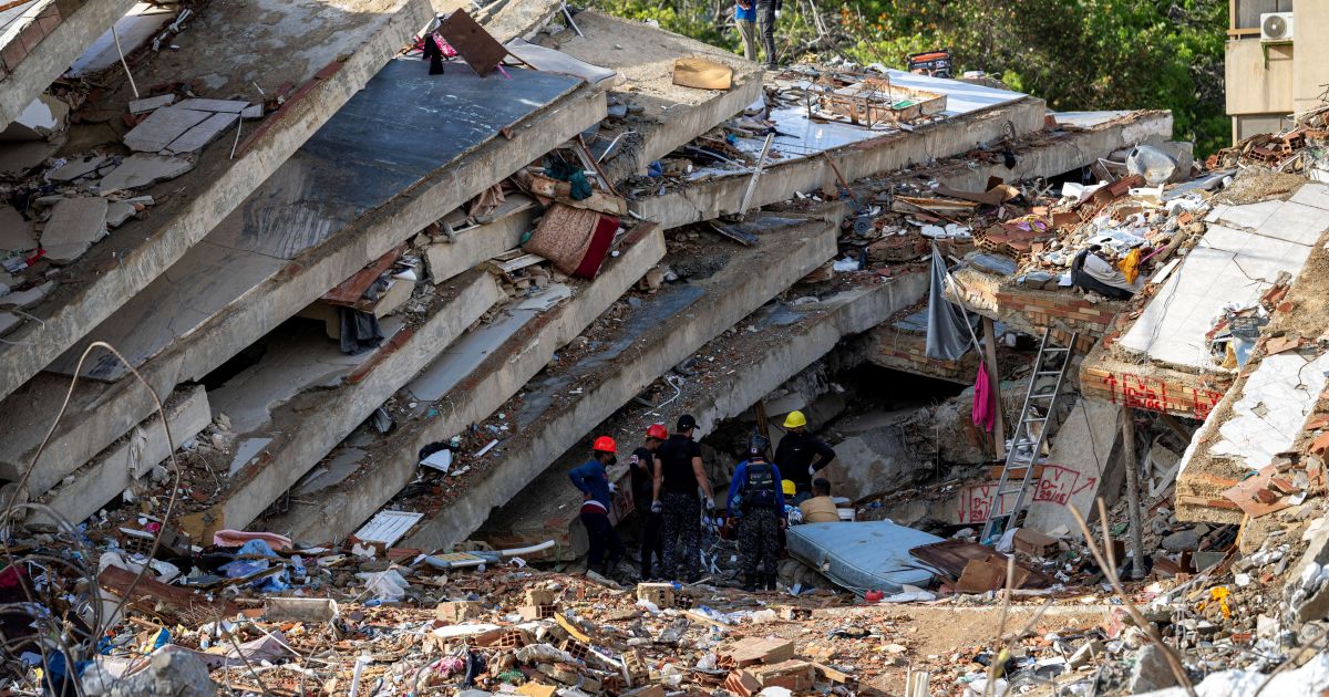 sobe-para-4.333-o-numero-de-mortos-nos-terremotos-na-venezuela