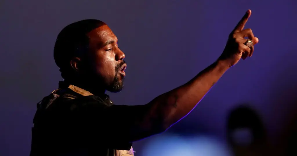 apos-cancelamento-em-outros-paises,-kanye-west-se-apresenta-na-albania