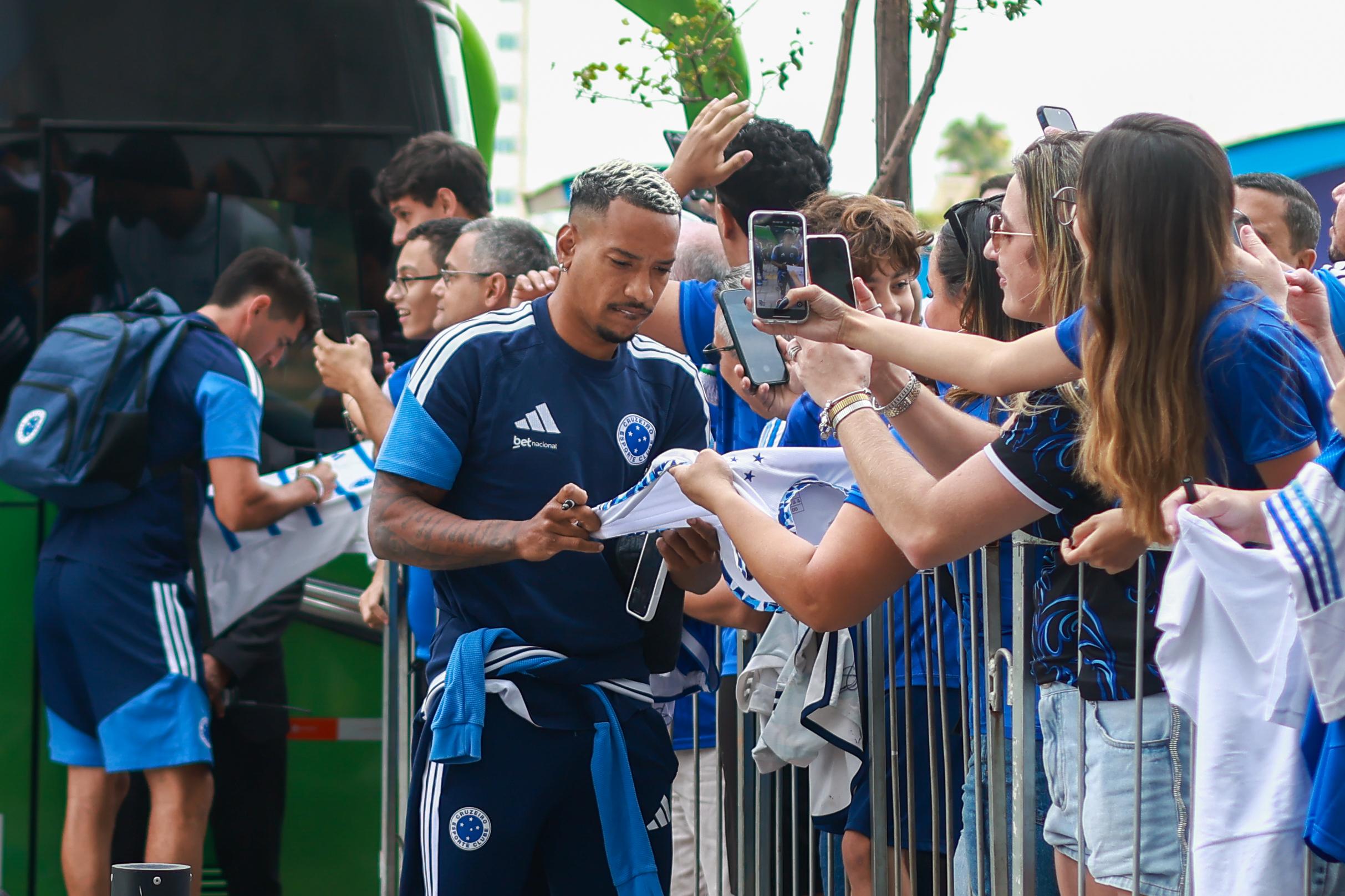 cruzeiro-recebe-festa-calorosa-em-brasilia-antes-de-jogo-contra-gremio
