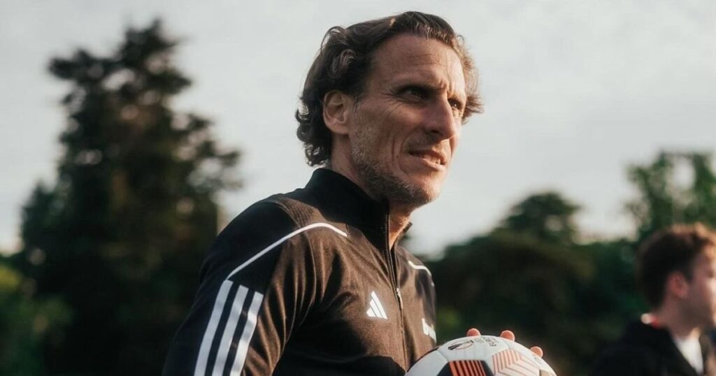 diego-forlan-assume-como-tecnico-interino-do-uruguai-apos-saida-de-bielsa