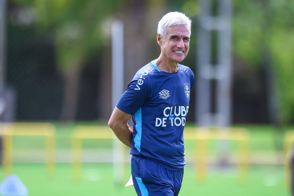luis-castro-elogia-postura-do-gremio-apos-vitoria-sobre-o-cruzeiro