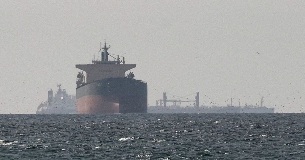 petroleo-dispara-com-tensao-no-oriente-medio-e-anuncio-de-pedagio-dos-eua