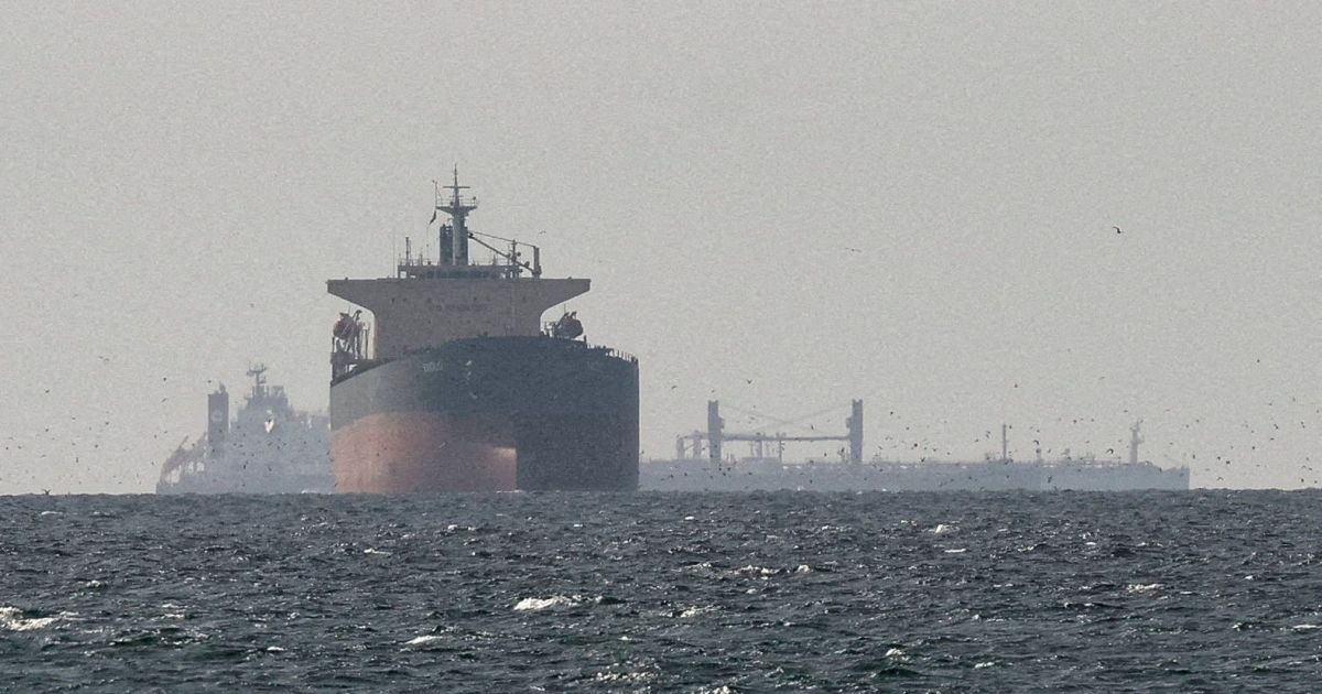 petroleo-dispara-com-tensao-no-oriente-medio-e-anuncio-de-pedagio-dos-eua