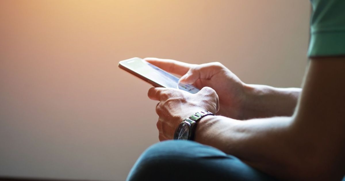 redes-sociais-podem-aumentar-bruxismo-em-criancas-e-adolescentes