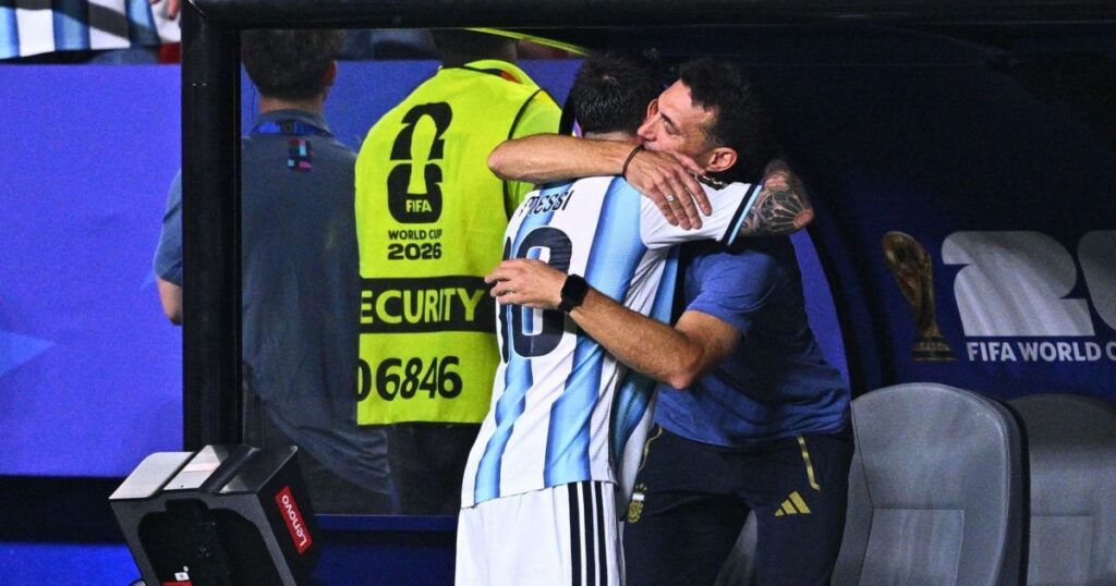 “messi-e-o-maior-da-historia,-nao-ha-mais-duvida”,-decreta-scaloni