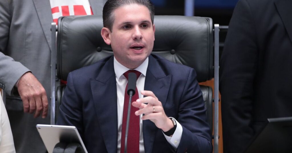 hugo-defende-uso-da-lei-da-reciprocidade-contra-novo-tarifaco-dos-eua