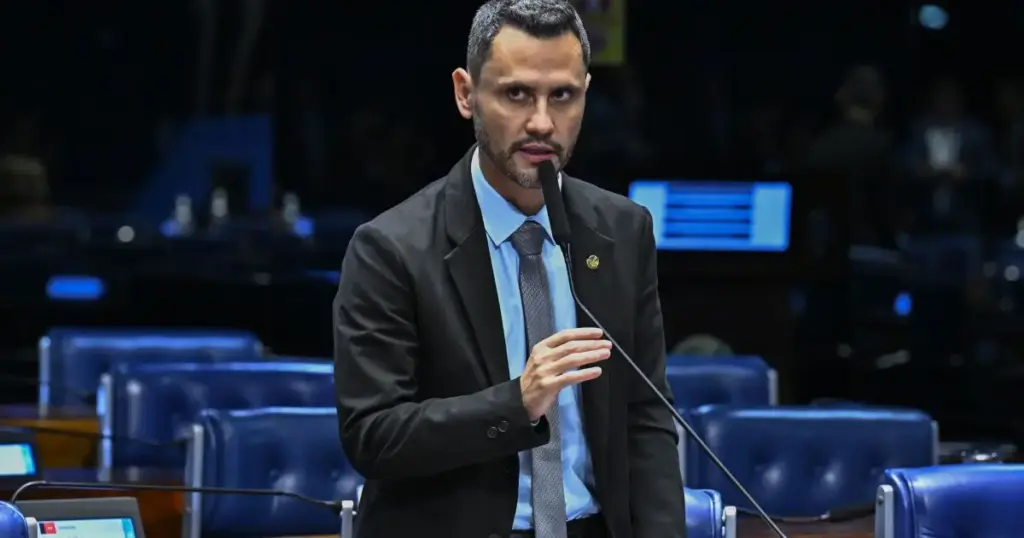 Cleitinho falta à convenção e Republicanos adia decisão em Minas
