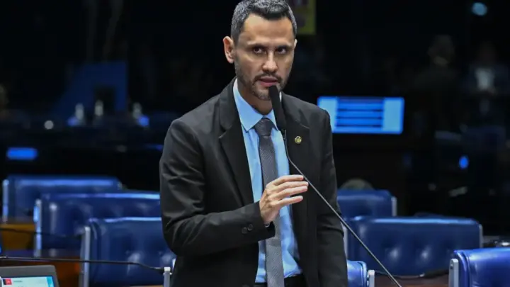 Cleitinho falta à convenção e Republicanos adia decisão em Minas