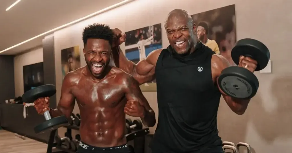 Vini Jr. treina com Terry Crews no Brasil e “convida” Haaland
