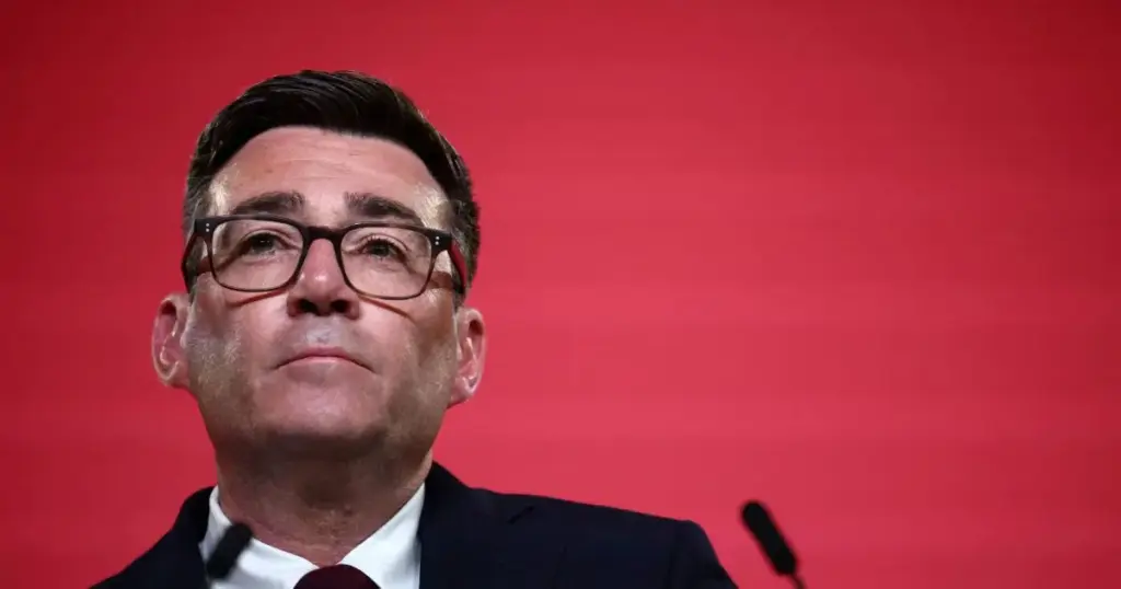 Andy Burnham assume hoje como sétimo premiê do Reino Unido em 10 anos