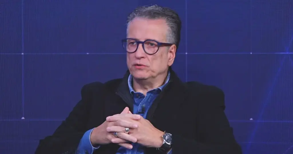 Brasil vive transição política sem novas lideranças, diz Carlos Melo