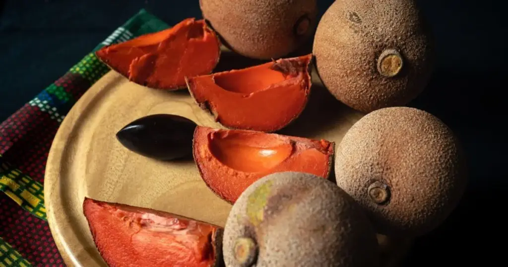 Fruta preta com sabor de chocolate é rica em antioxidantes; entenda