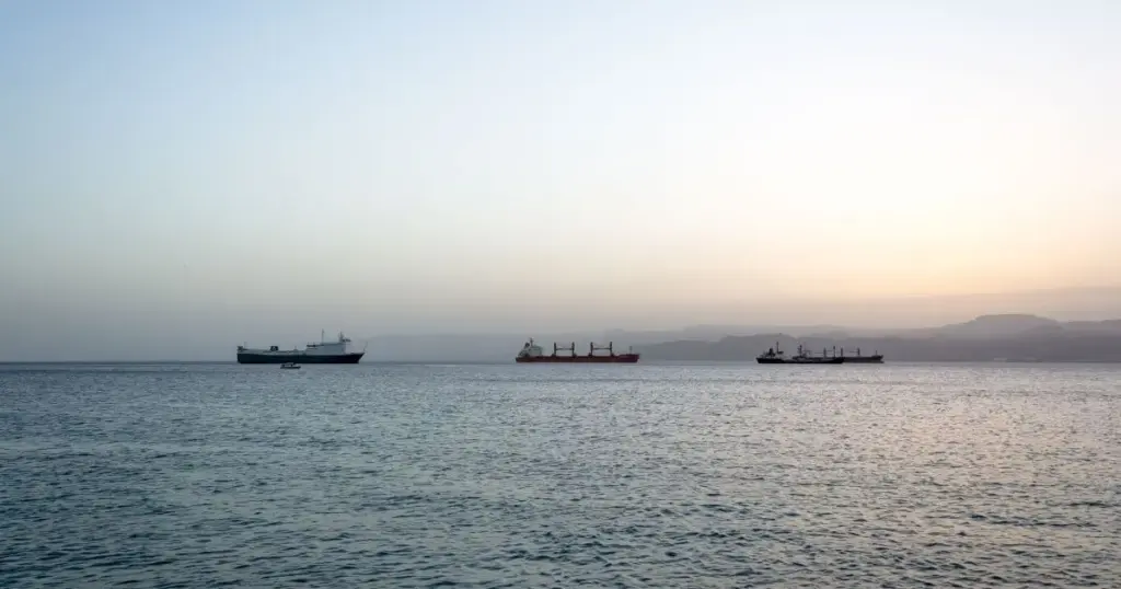 “Serão nossos alvos”, Houthis alertam navios sobre passagem no Mar Vermelho