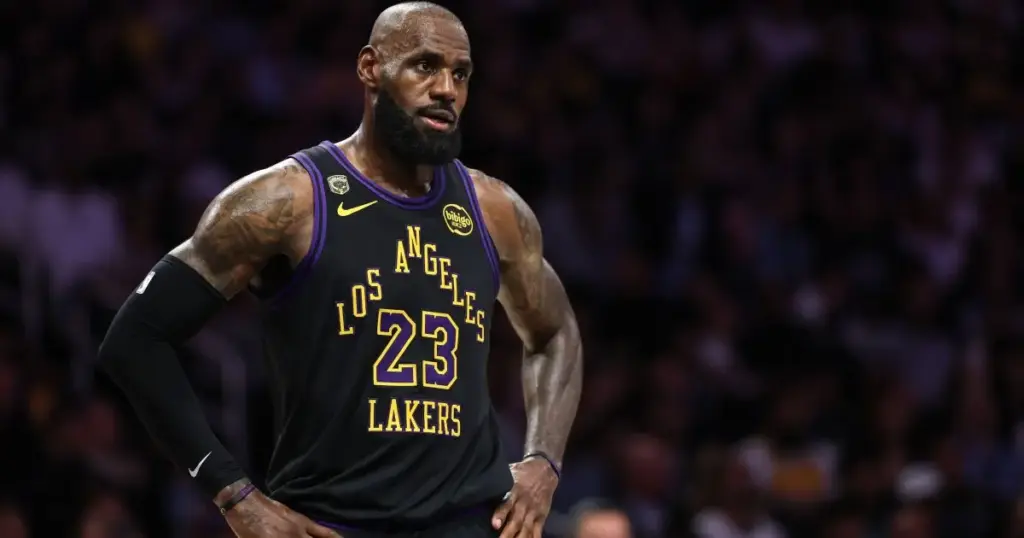 LeBron James acerta com 76ers para disputar 24ª temporada da NBA
