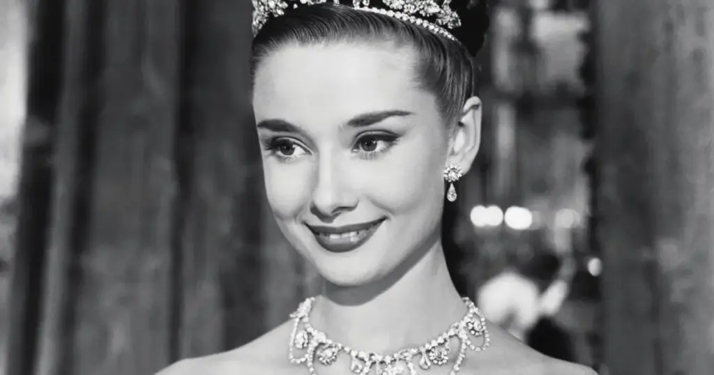 Filho de Audrey Hepburn diz que atriz era contra cirurgia plástica; entenda