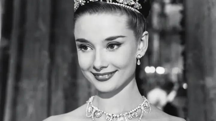 Filho de Audrey Hepburn diz que atriz era contra cirurgia plástica; entenda