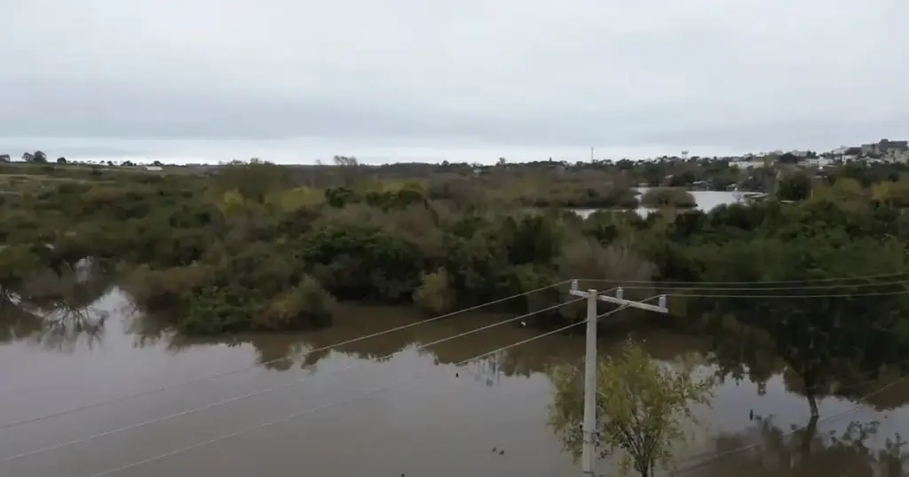 Elevação do rio Guaíba causa alerta para inundações na Grande Porto Alegre