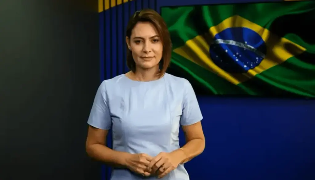 Em vídeo para convenção, Michelle declara apoio a campanha de Flávio