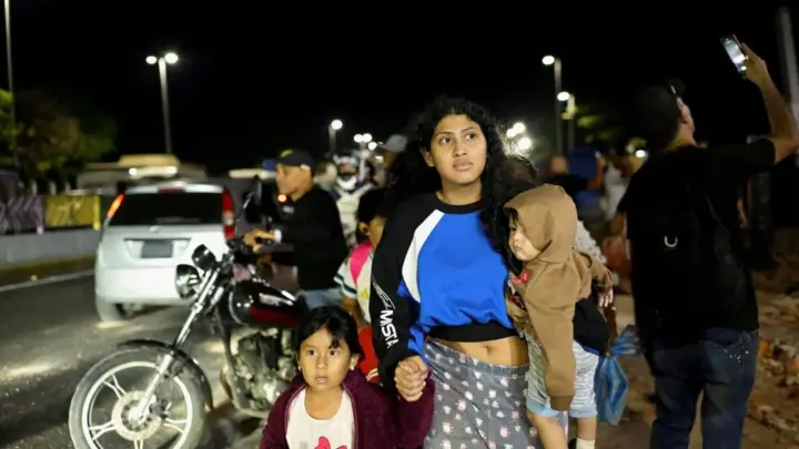 Um mês após terremotos na Venezuela, sobreviventes vivem futuro incerto