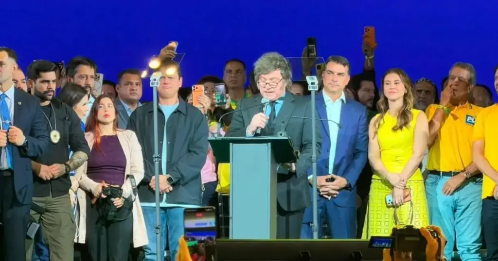 Milei critica Lula e diz que Flávio “é único capaz de derrotá-lo”