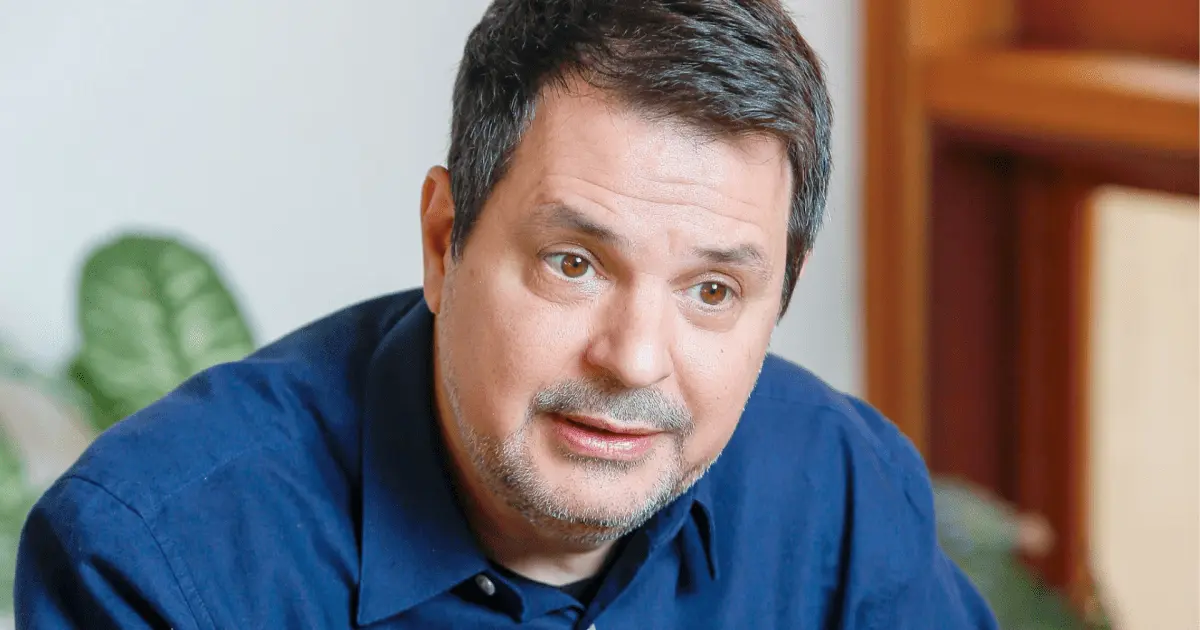 Coordenador de imprensa de Caiado deixa campanha dias antes de convenção