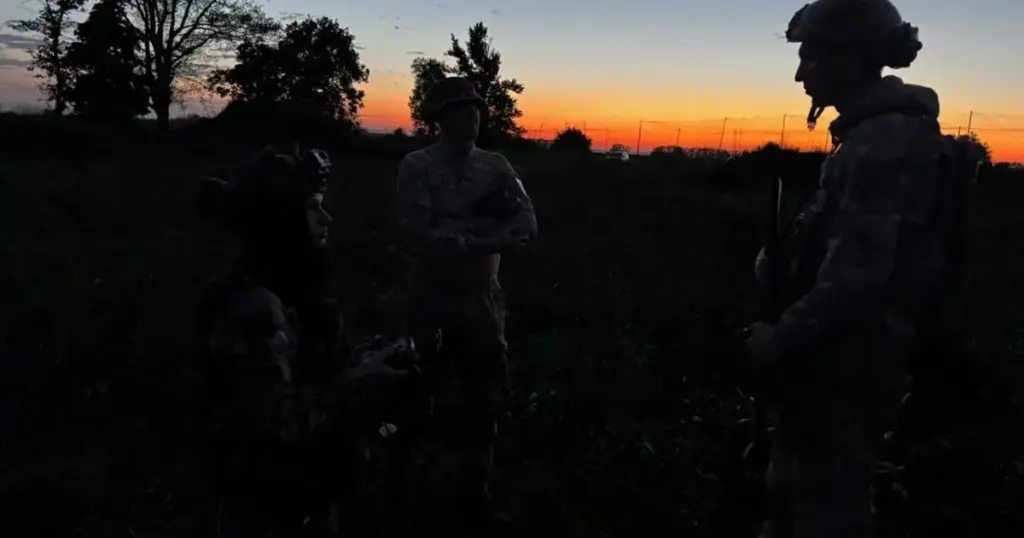 CNN mostra caçada de soldados ucranianos a drones russos na linha de frente