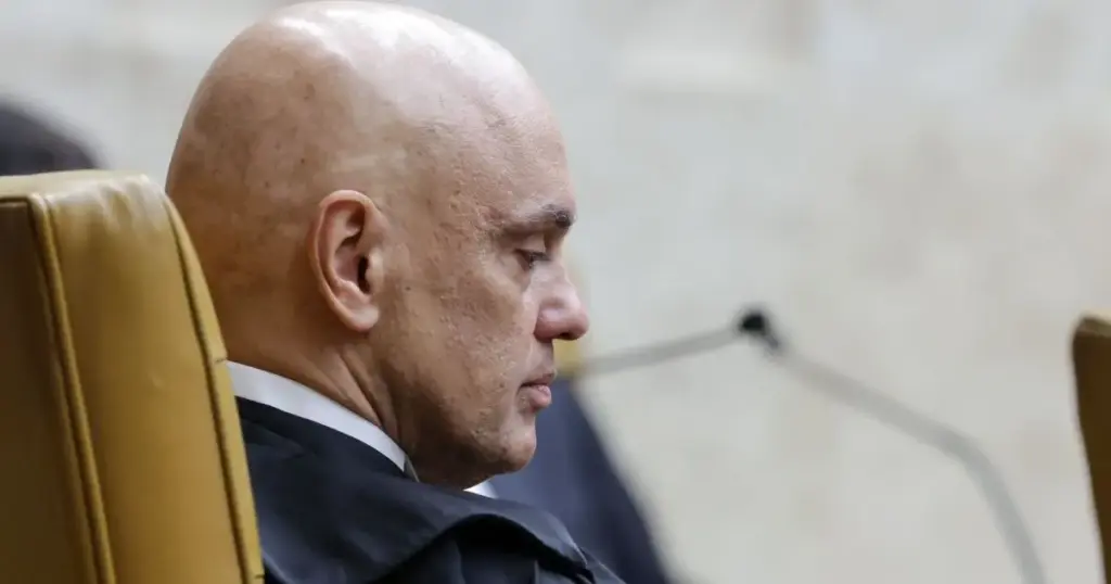 Suspeito de vazar dados da mulher de Moraes pede afastamento do ministro
