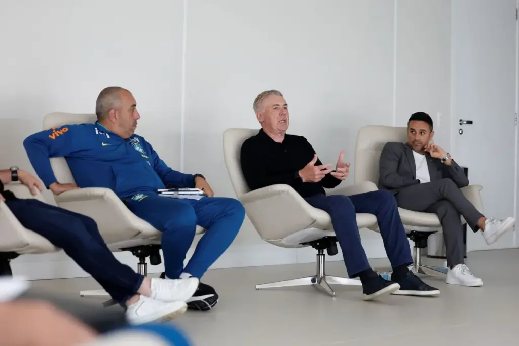 Ancelotti se reúne com treinadores das categorias de base da Seleção