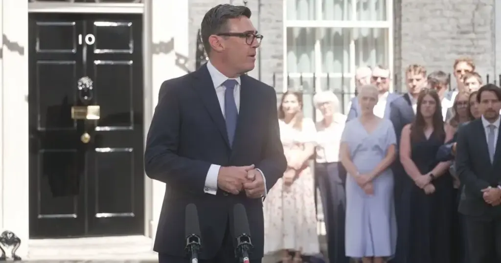 Burnham anuncia redução de 20% de impostos para bares no Reino Unido
