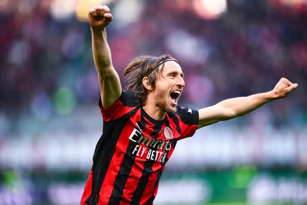 Aos 40 anos, Luka Modric renova contrato com o Milan até junho de 2027