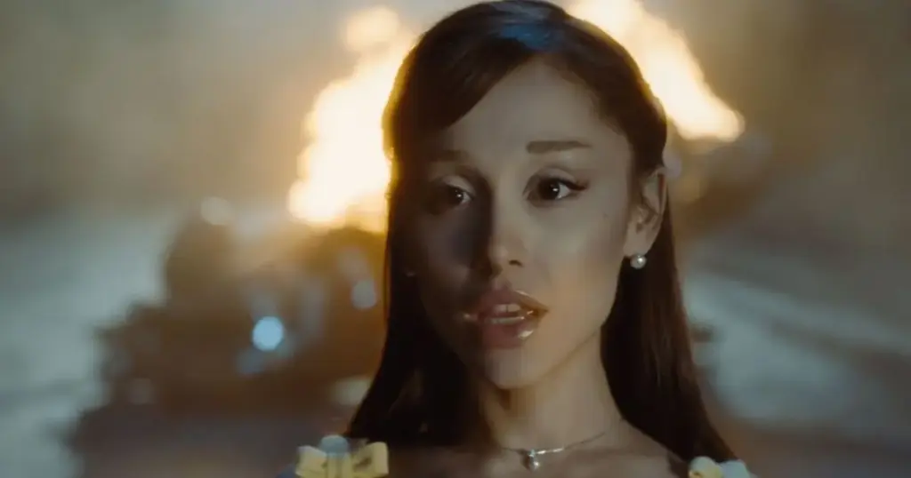 Ariana Grande processa hackers por “roubo de conteúdo inédito”
