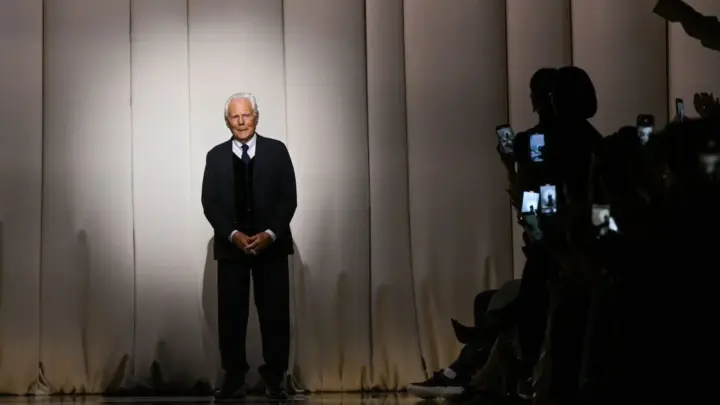 Giorgio Armani terá vida e carreira retratadas em série