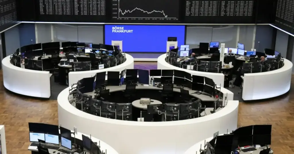 Bolsas da Europa fecham em alta com alívio do petróleo e troca de governo