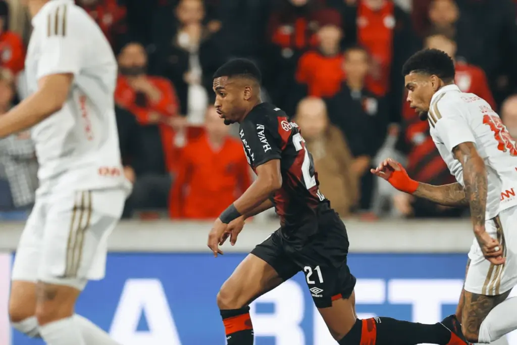 Brasileirão: Athletico-PR vence Internacional e se mantém em 3º lugar