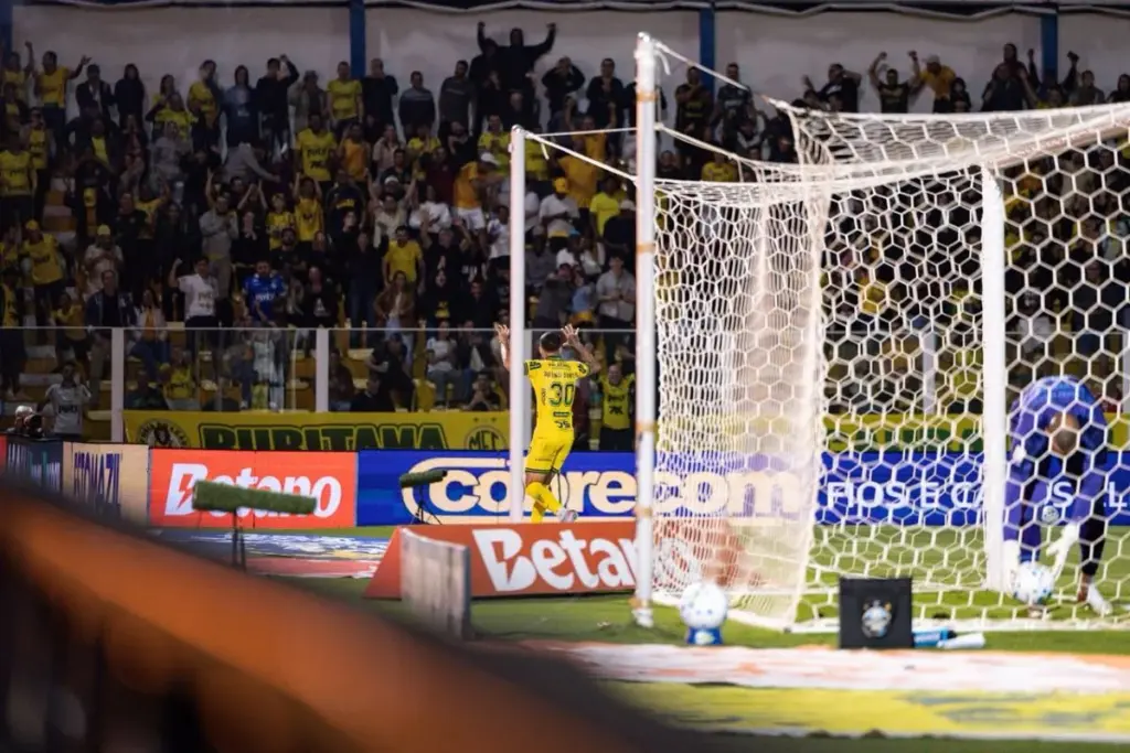 Brasileirão: Mirassol vence Grêmio por 2 x 1 jogando no Maião