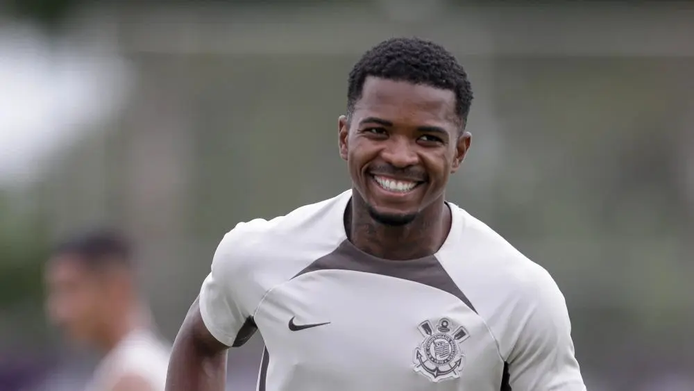 Corinthians encaminha venda de Cacá ao Vitória