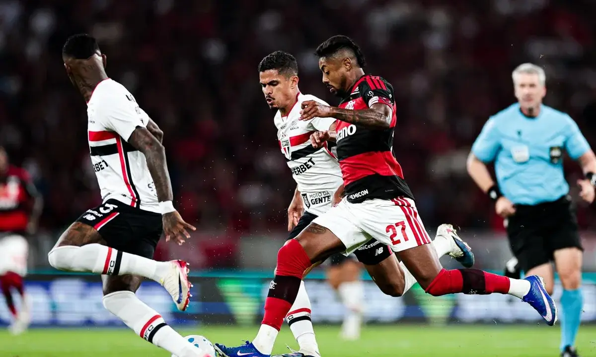 Com gols na etapa final, Flamengo e São Paulo empatam no Maracanã