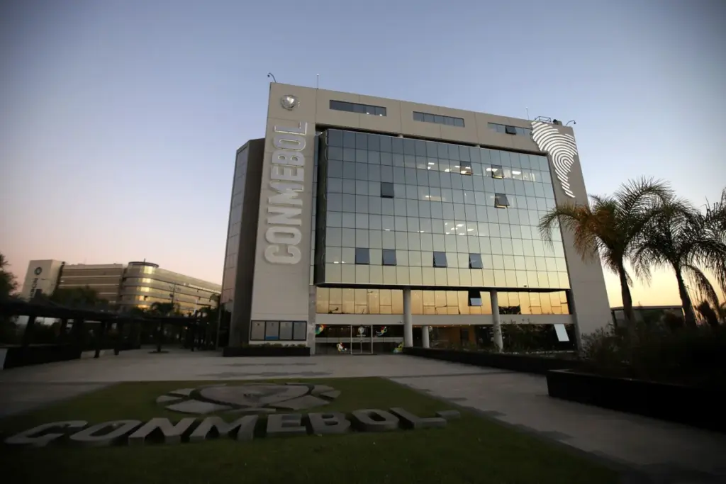 Conmebol mantém neutralidade sobre privatização proposta pela Fifa