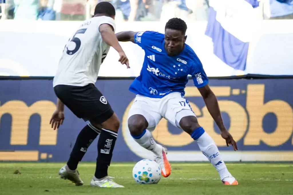 Cruzeiro confirma 5ª lesão de Sinisterra em menos de um ano