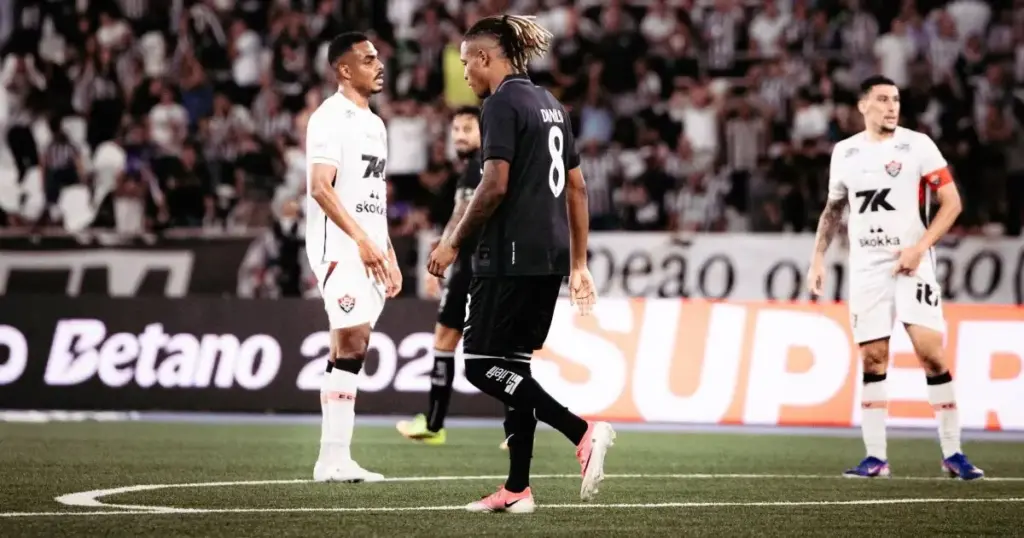 Após “fico”, Danilo sobe o tom e pede para Botafogo não vendê-lo ao Zenit